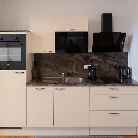 Modern Apartment W/ Cozy Balcony Near City Center Wenen Buitenkant foto