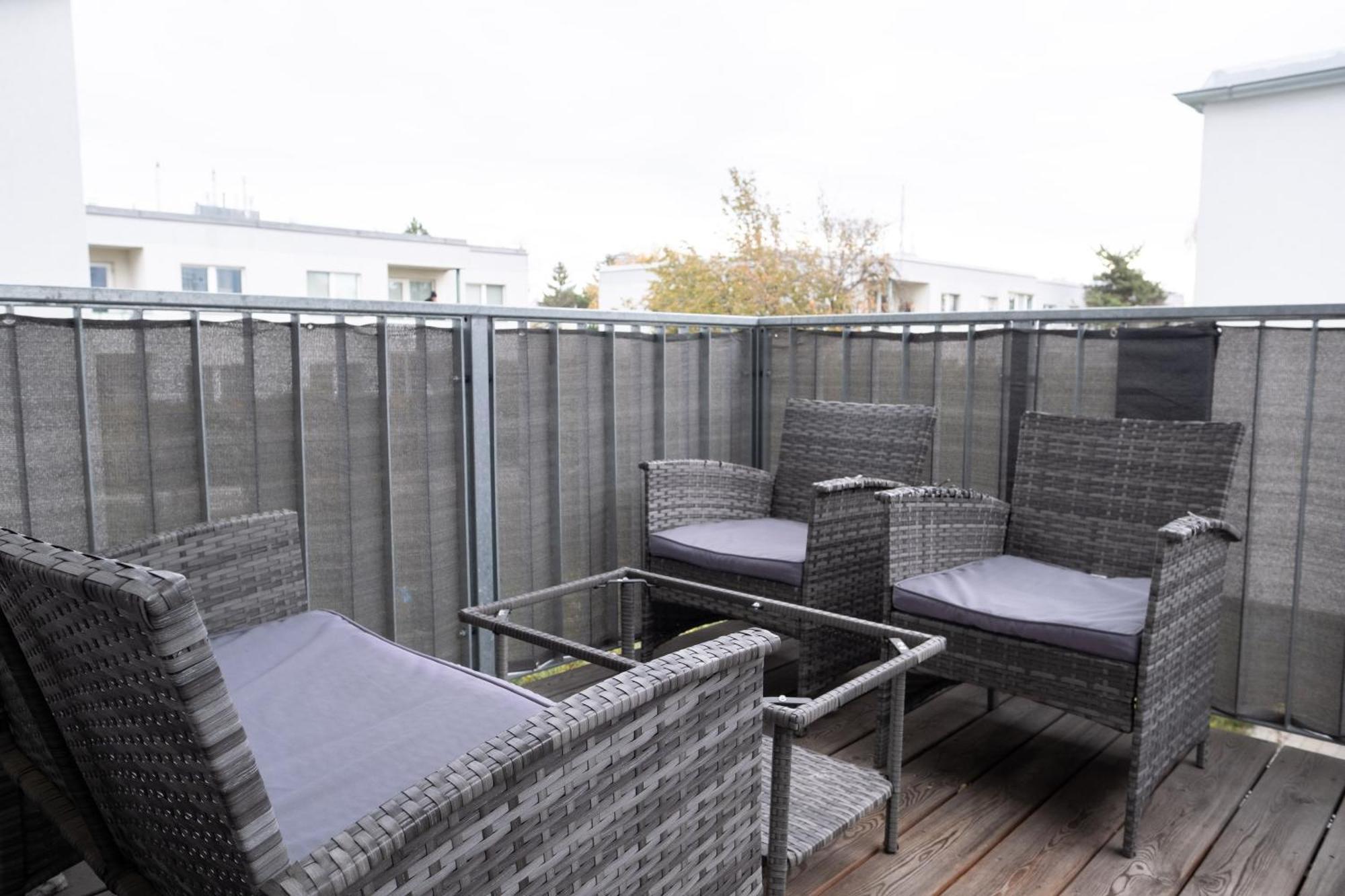 Modern Apartment W/ Cozy Balcony Near City Center Wenen Buitenkant foto