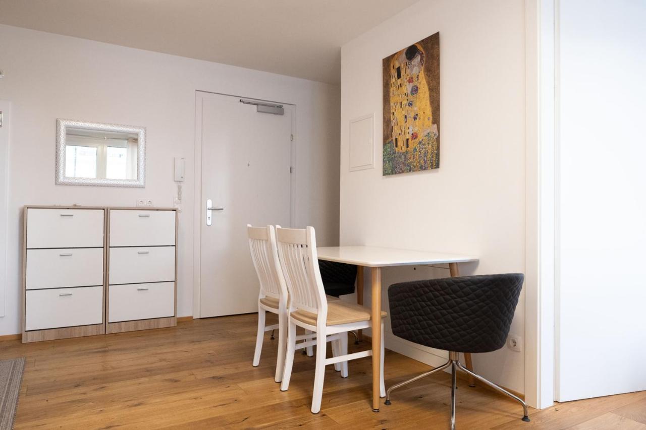 Modern Apartment W/ Cozy Balcony Near City Center Wenen Buitenkant foto