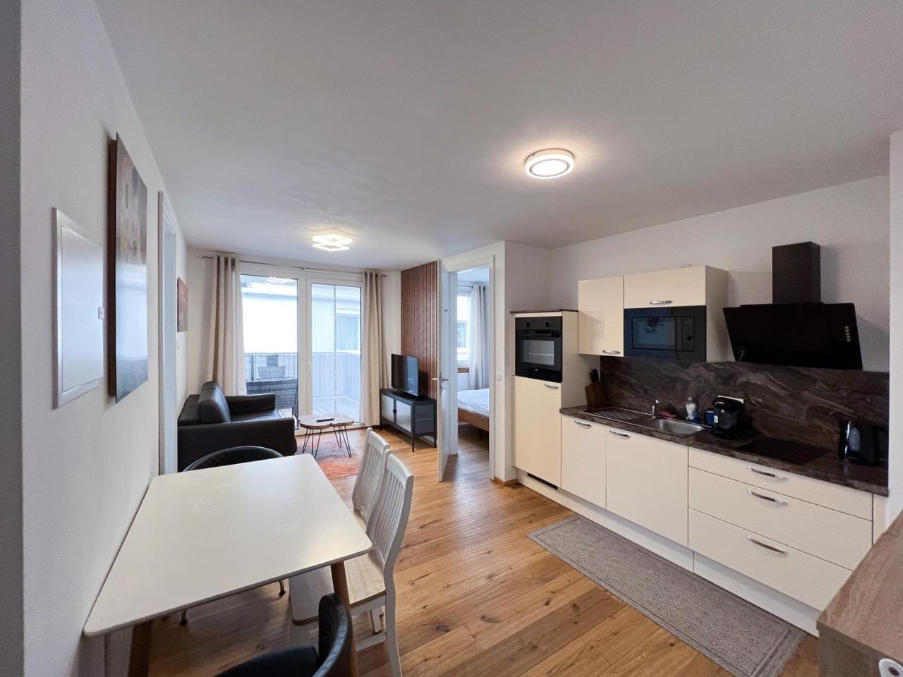 Modern Apartment W/ Cozy Balcony Near City Center Wenen Buitenkant foto