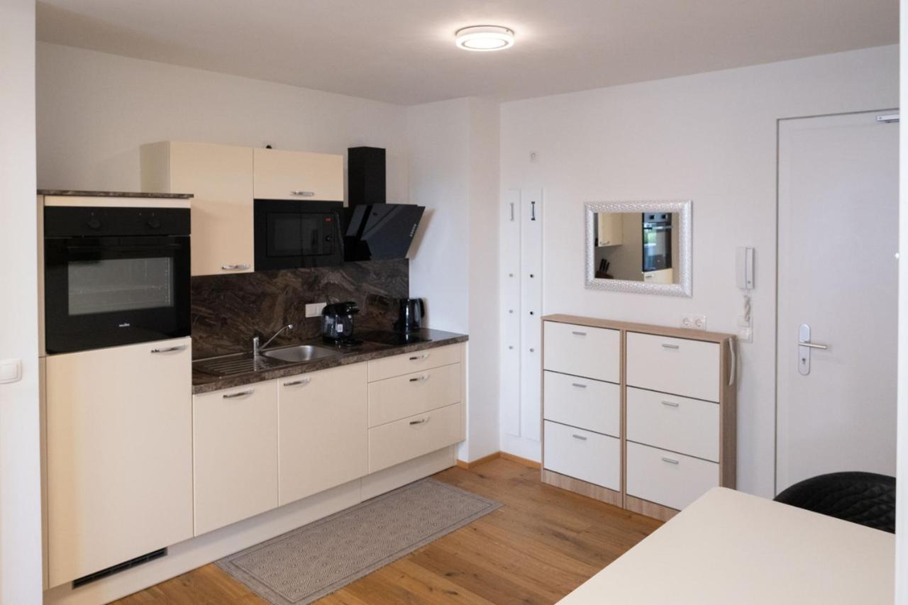 Modern Apartment W/ Cozy Balcony Near City Center Wenen Buitenkant foto