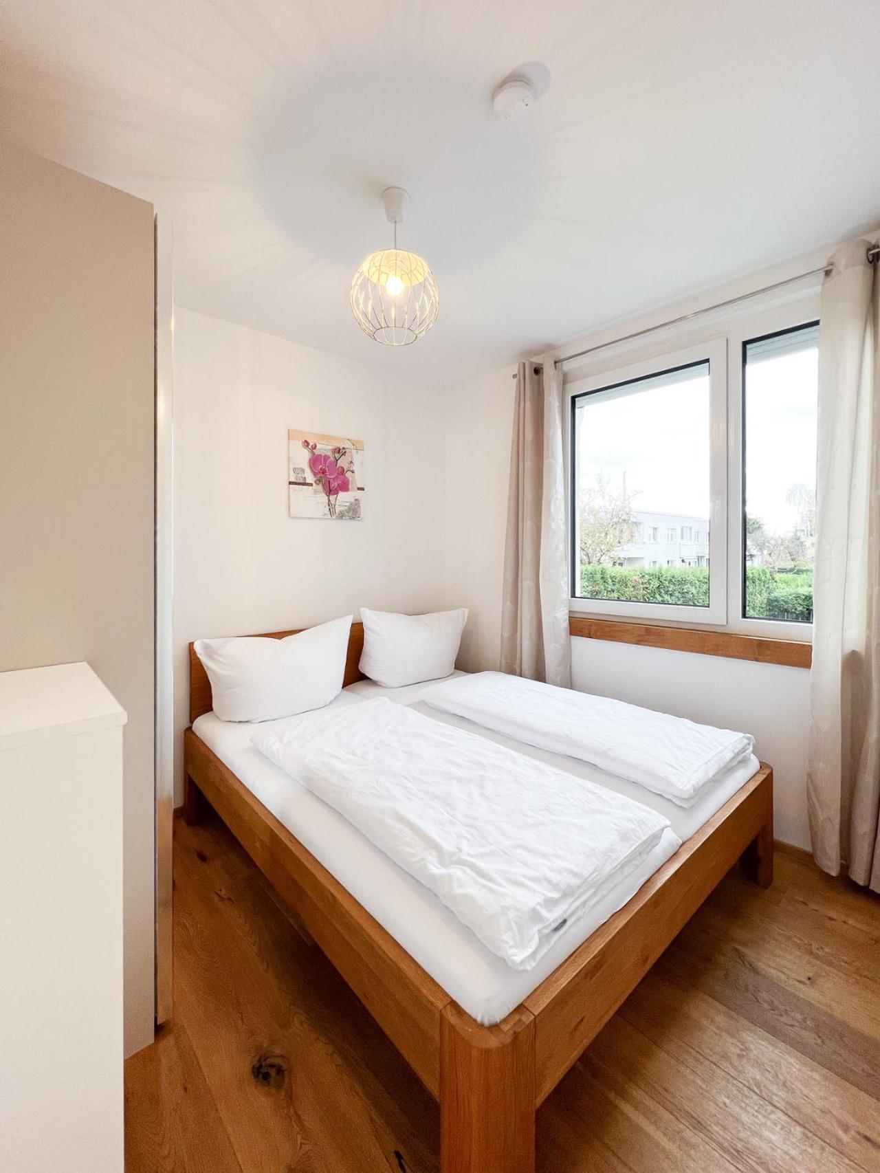 Modern Apartment W/ Cozy Balcony Near City Center Wenen Buitenkant foto