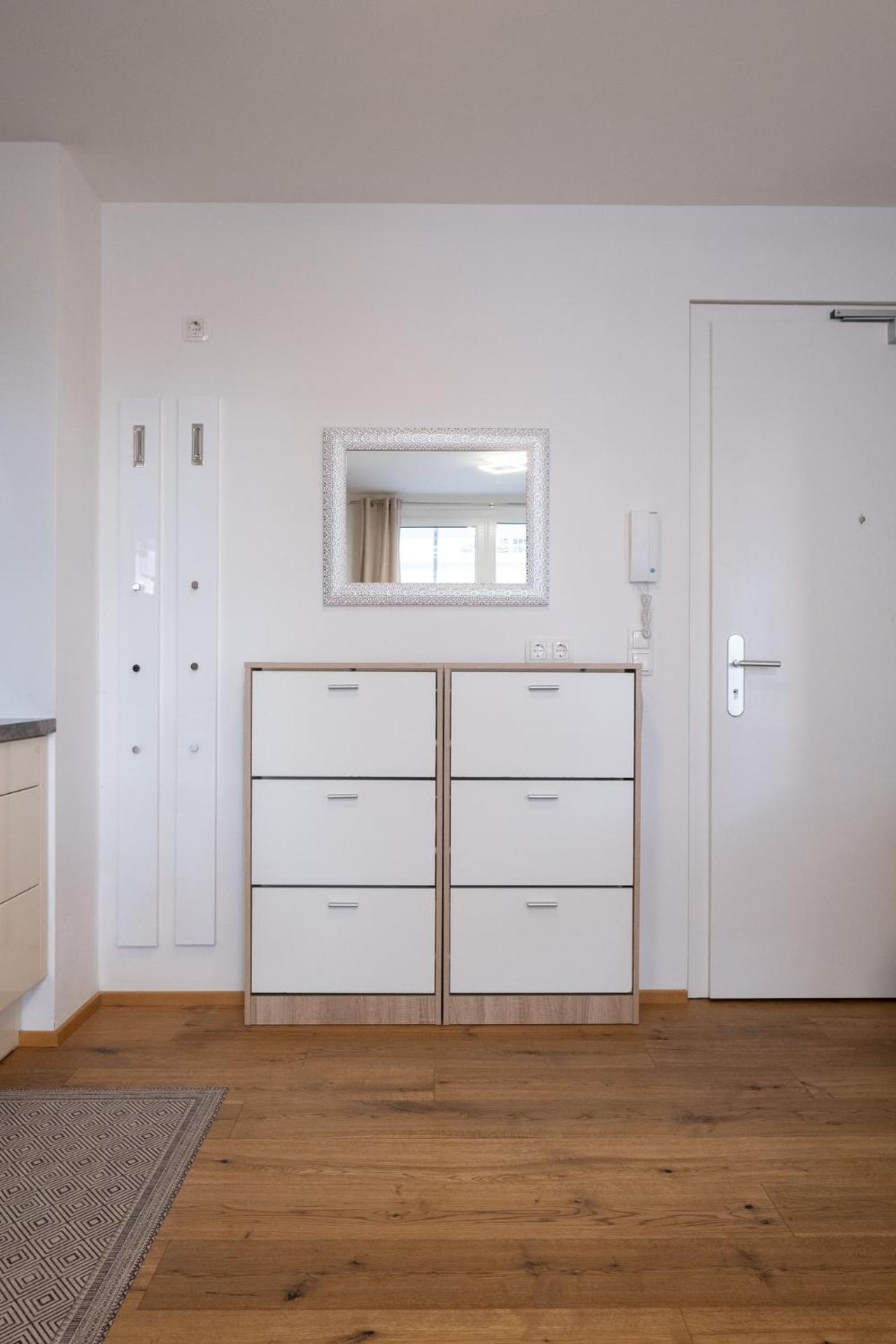 Modern Apartment W/ Cozy Balcony Near City Center Wenen Buitenkant foto