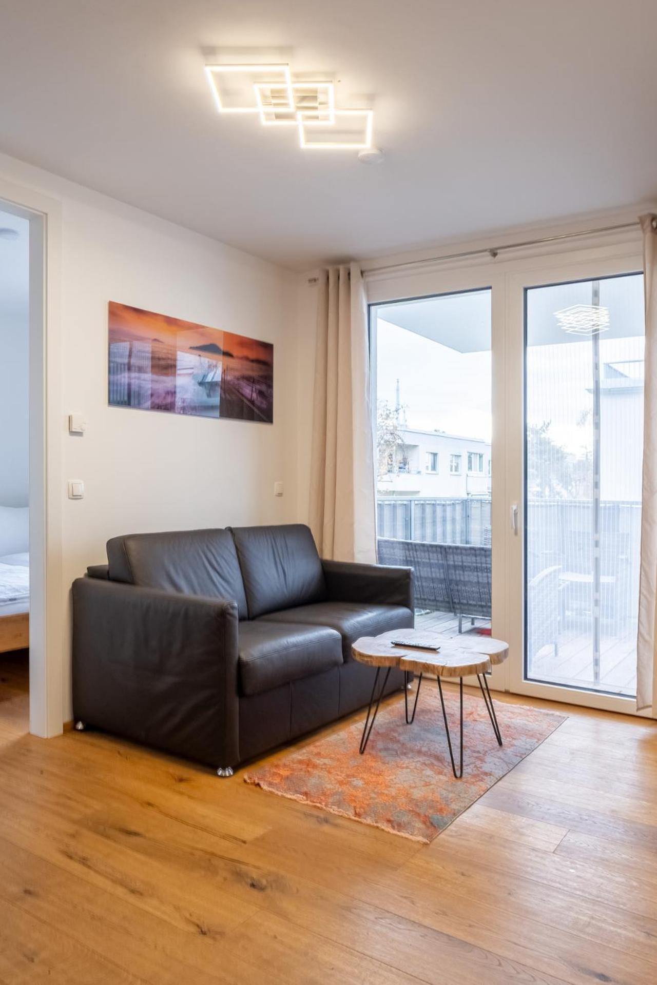 Modern Apartment W/ Cozy Balcony Near City Center Wenen Buitenkant foto