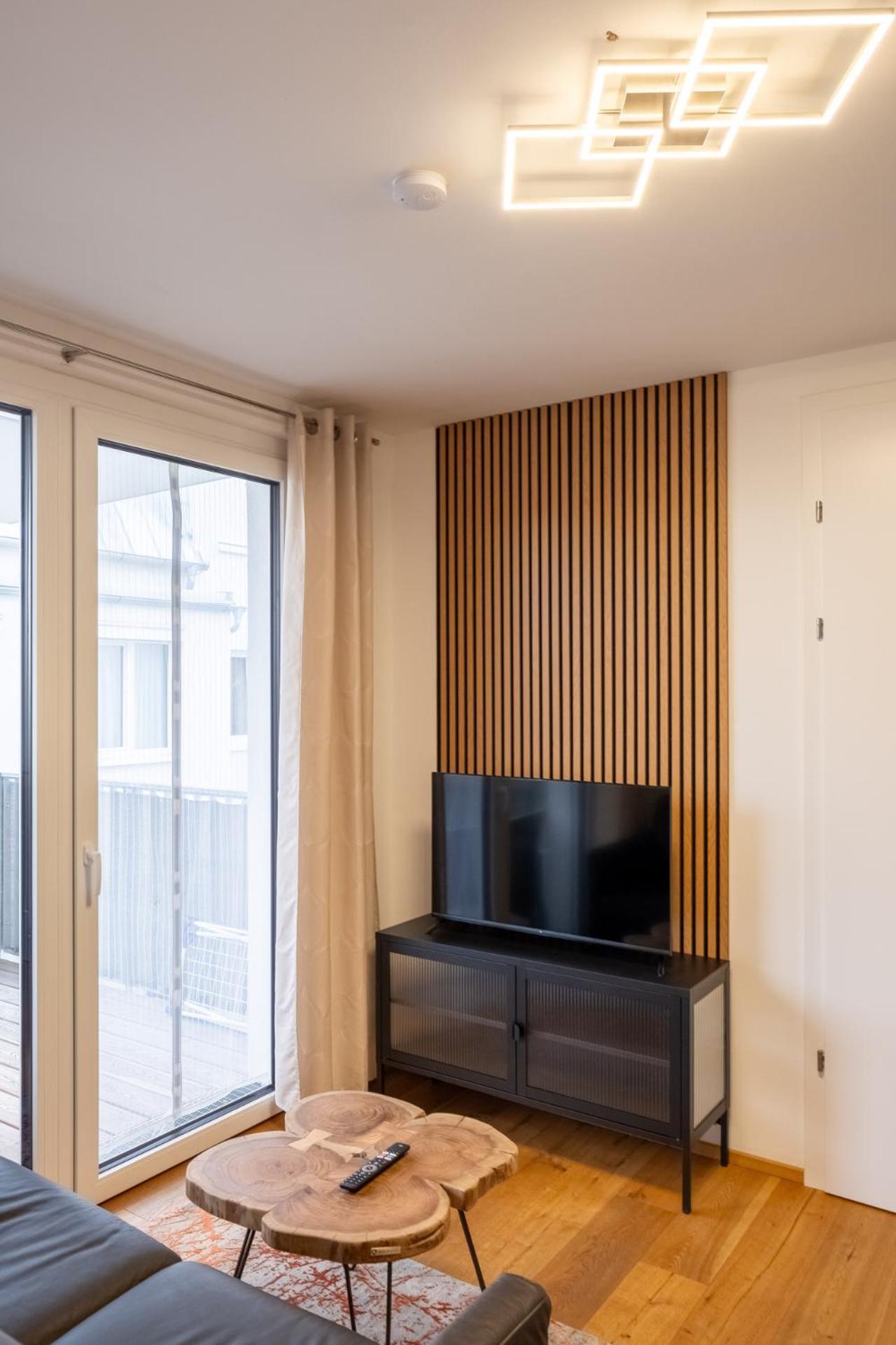 Modern Apartment W/ Cozy Balcony Near City Center Wenen Buitenkant foto